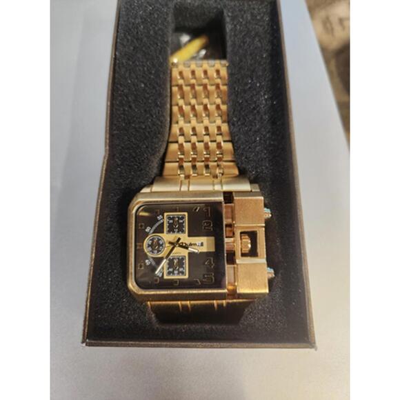 Oulm Men's Gold Tone Quartz Watch with Black Dial - Picture 2 of 2